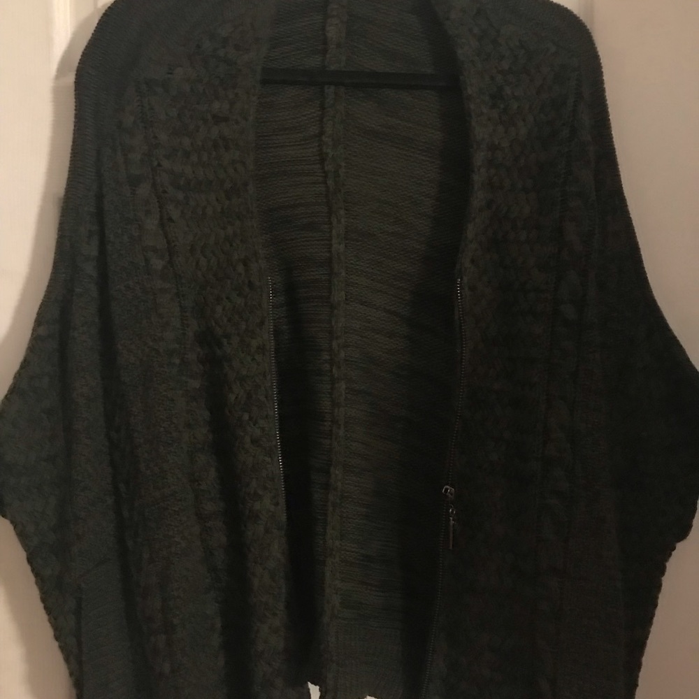 Poncho w/ Zipper 🌲💚